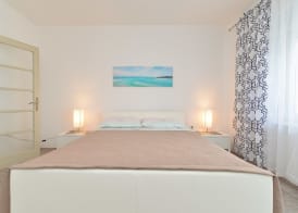 Apartment 1601 4