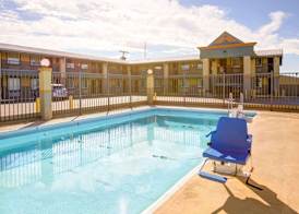 Econo Lodge Temple 5