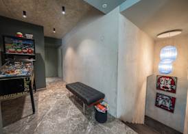 Suite 28 3