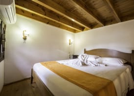 Camelot Traditional & Classic Hotel 4