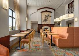 Hampton Inn & Suites San Marcos 4