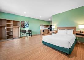 ECHO Suites Extended Stay By Wyndham Naples 5