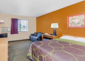 Super 8 by Wyndham Charlotte/Amusement Park Area 3
