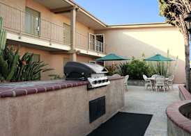 Howard Johnson by Wyndham Buena Park 5