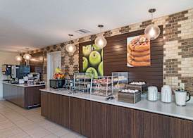 La Quinta Inn & Suites By Wyndham Mathis 2