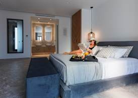 Milestones Naxos 4