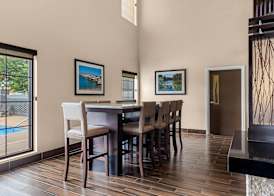 Comfort Suites near Camp Lejeune 4