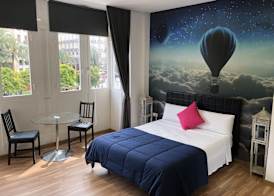 Flats Friends Plaza de la Reina 4
