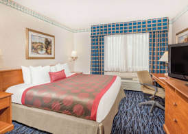 Ramada by Wyndham Kent Seattle Area 5