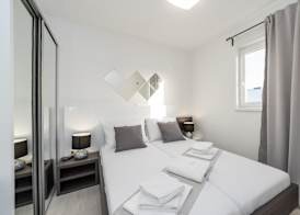 Apartments & Rooms Pool Villas Maris 5