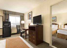 Travelodge by Wyndham Edmonton South 5