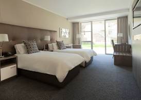 Lagoon Beach Hotel & Spa 4
