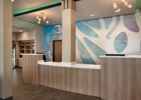 La Quinta Inn & Suites by Wyndham San Antonio Seaworld LAFB 3