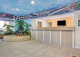 Super 8 by Wyndham Daytona Beach 3