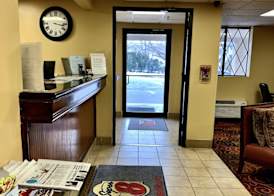 Super 8 by Wyndham Stamford/New York City Area 3
