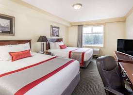 Ramada by Wyndham Hinton 3