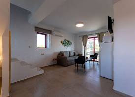 Abeloessa Methonian Hospitality 2
