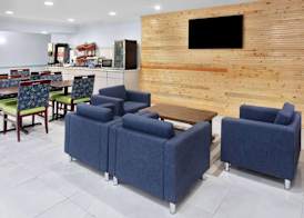 Days Inn & Suites by Wyndham Siler City 3