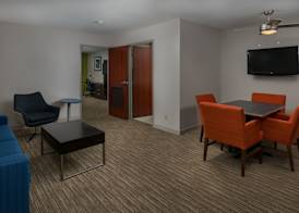 Holiday Inn Express & Suites LAWRENCE by IHG 2