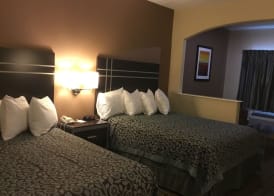 Days Inn & Suites by Wyndham Houston North - Spring 4