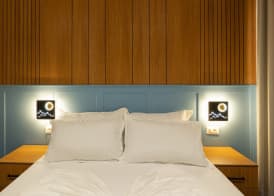 Aglon Twin's Hotel 4