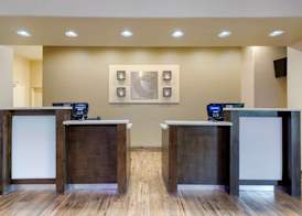 Comfort Inn & Suites Near Six Flags & Medical Center 3