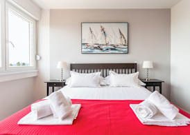 Comfortable apt with great city and sea view 4