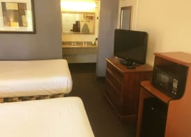 Days Inn & Suites by Wyndham Mobile 3