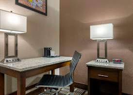 Econo Lodge Shelbyville North 5