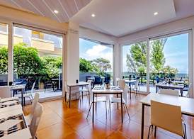 Club Hotel 2