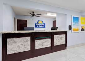 Days Inn & Suites by Wyndham Siler City 2