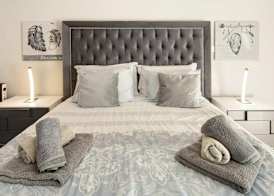 1 Bed Apartment Sleeps 4 with Pool 3
