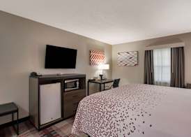 SureStay Hotel by Best Western Higginsville 4