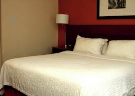 Fairfield Inn & Suites by Marriott Fairmont 5
