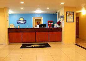 Days Inn & Suites by Wyndham Bloomington/Normal IL 5