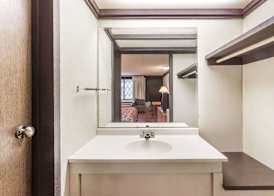 Knights Inn Racine 4