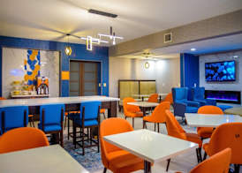 La Quinta Inn & Suites by Wyndham Fayetteville I-95 4