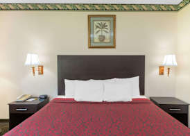Days Inn by Wyndham Sullivan 4