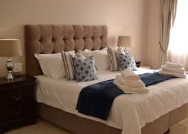 Caulfield Self Catering Apartment #SOLAR ENERGY - NO LOADSHEDDING 3