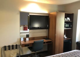 Microtel Inn & Suites by Wyndham Pittsburgh Airport 5