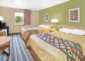 Super 8 by Wyndham East Moline 4