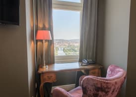 Schlosshotel Steinburg 3