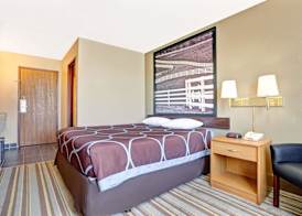 Super 8 by Wyndham Louisville Airport 5