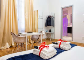 Queen Palace Suites 3