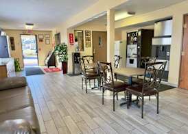 Econo Lodge Lansing - Leavenworth 3