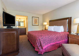 Days Inn & Suites by Wyndham Dayton North 4