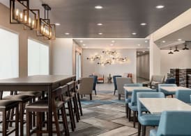 La Quinta Inn & Suites by Wyndham San Bernardino 5