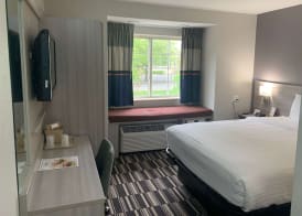 Microtel Inn by Wyndham Charlotte Airport 3