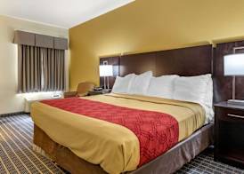 Econo Lodge Brunswick Travel Center 4