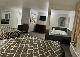 Americas Inn and Suite 3